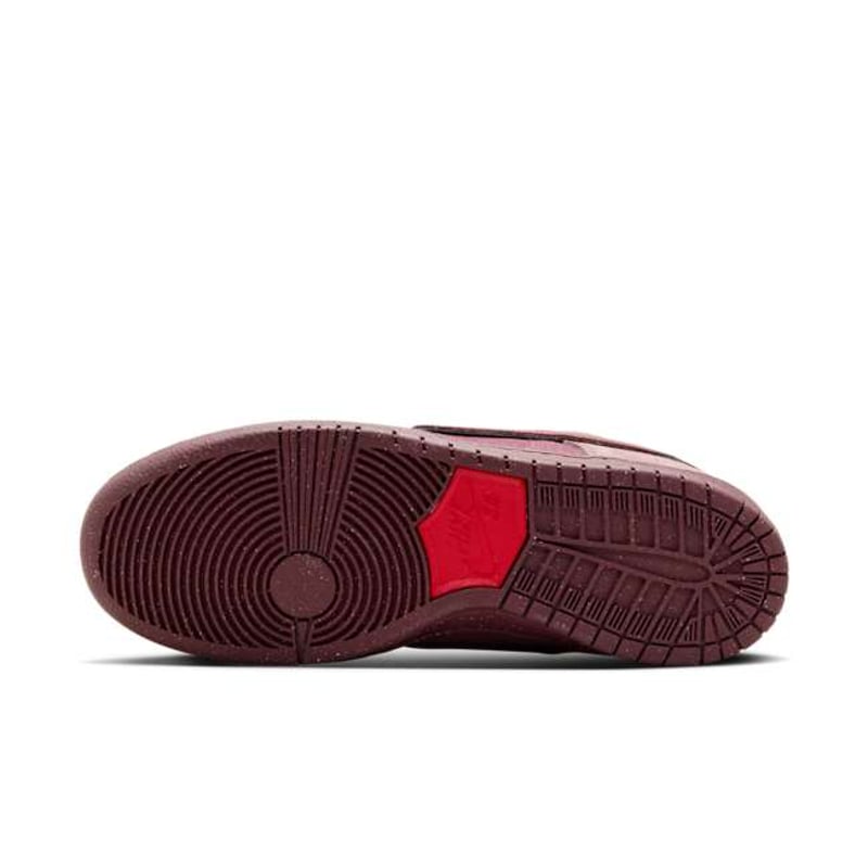 Nike SB Dunk Low ‘City of Love’ FN0619-600 02