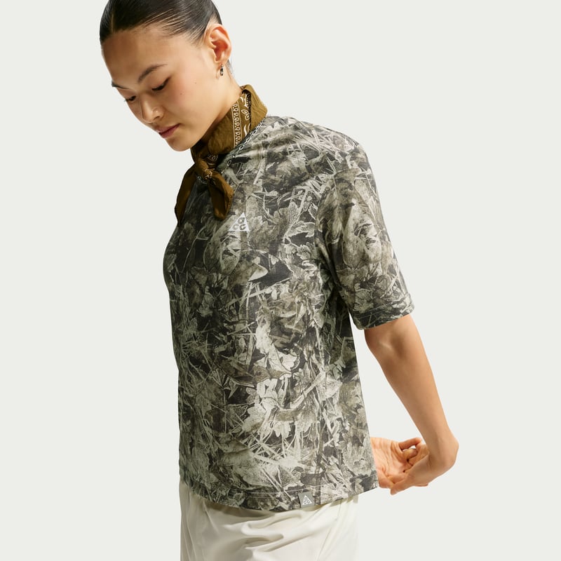 Nike ACG 'Chamo Camo' Dri-FIT Troja "Sail" | Kvinnor | Utomhus | 03 | SPORTSHOWROOM
