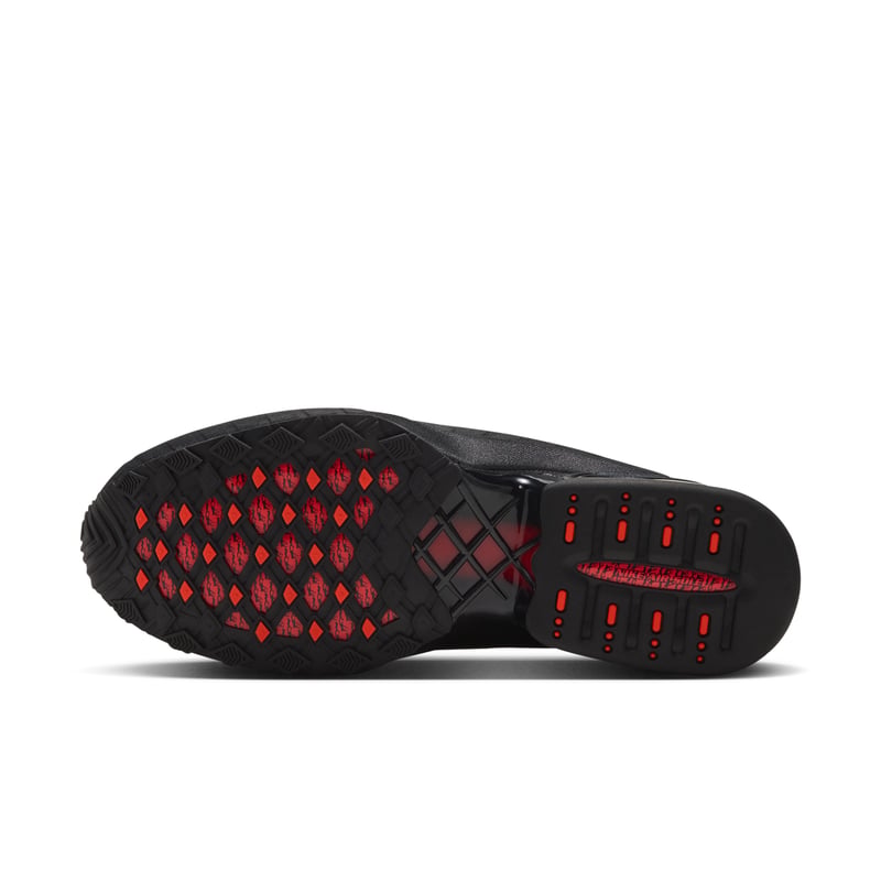 Nike Air Max Dolce Sneaker "Black & Sport Red" | Damen | Sportstyle | 02 | SPORTSHOWROOM