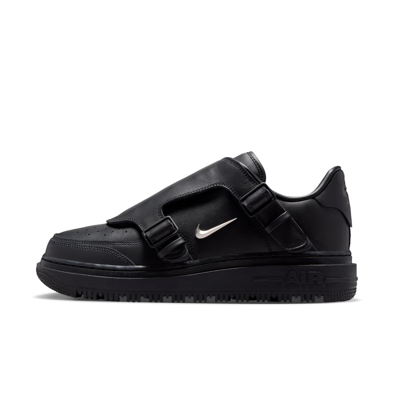 Nike Air Force 1 LX sneakerit "Triple Black" | Miehet | Sportstyle | 01 | SPORTSHOWROOM
