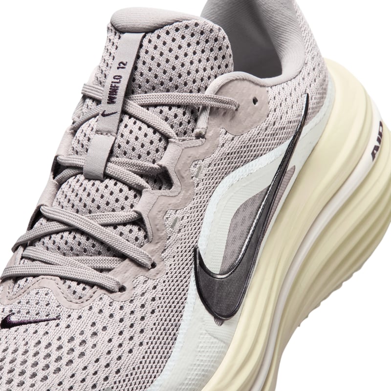 Nike Winflo 12 Laufschuhe "College Grey & Coconut Milk" | Herren | Laufen | 07 | SPORTSHOWROOM