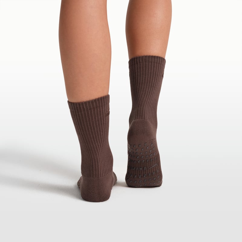 NikeSKIMS Pilates Crew IV3354-250 03