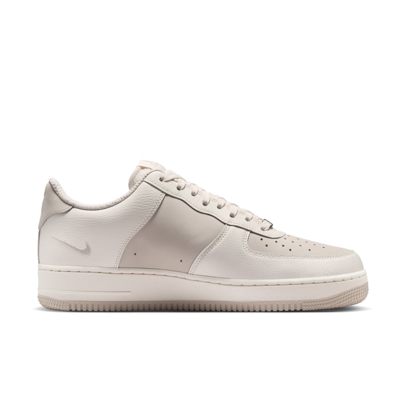 Sneakersy Nike Air Force 1 '07 LV8 "Sail & Light Bone" | Mezczyzni | Sportstyle | 03 | SPORTSHOWROOM