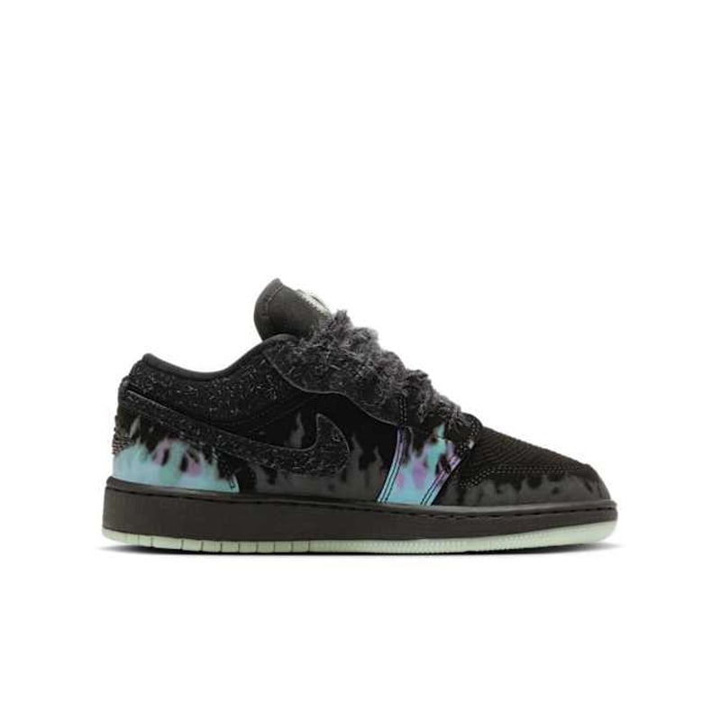 Jordan 1 Low Halloween HQ3442-001 03