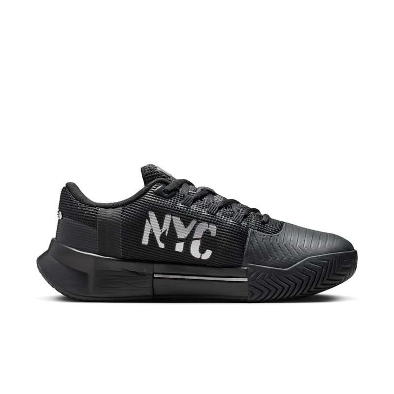 Nike GP Challenge 1.5 x Naomi Osaka tennissko "Black & Metallic Silver" | Dame | Tennis | 03 | SPORTSHOWROOM