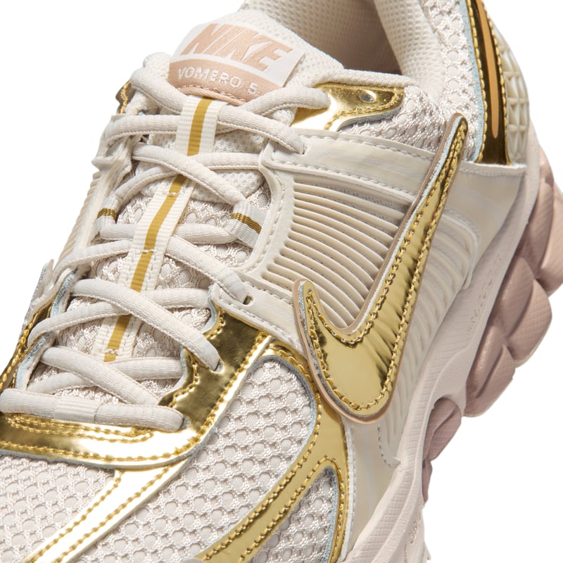 Nike Zoom Vomero 5 trainers "Light Orewood Brown & Metallic Gold" | Women | SportStyle | 06 | SPORTSHOWROOM