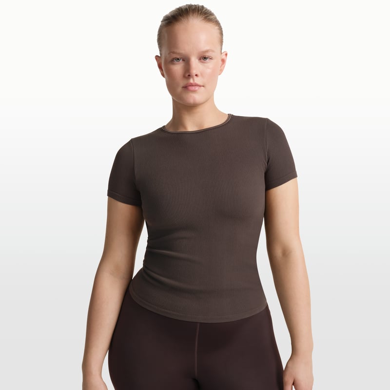NikeSKIMS Ribbed Seamless IR5002-249 01