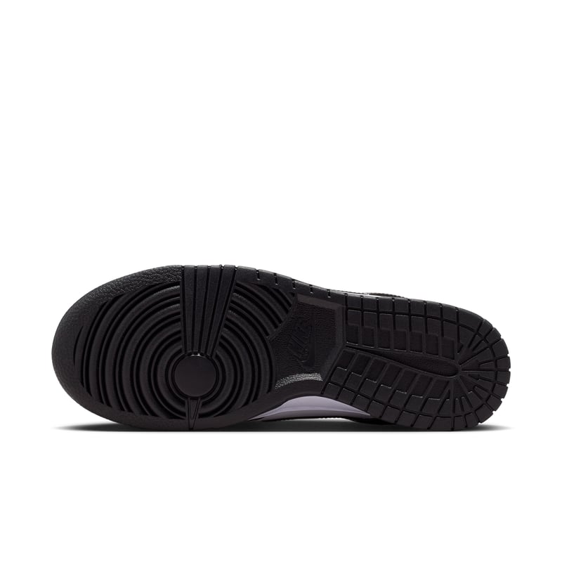 Nike Dunk Low SE ‘Patent’ sneakers "Panda" | Dame | Sportstyle | 02 | SPORTSHOWROOM