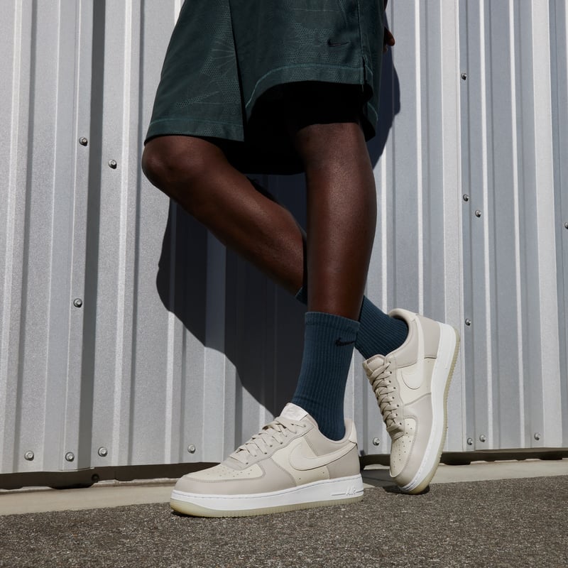 Nike Air Force 1 '07 LV8 FN5832-001 02