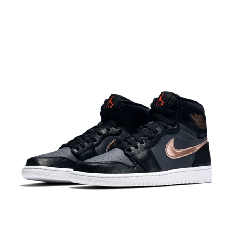 Jordan 1 Retro High 332550-016 04