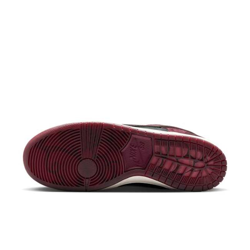 Nike SB Dunk Low Pro x RIOT Skateshop FZ1289-200 02