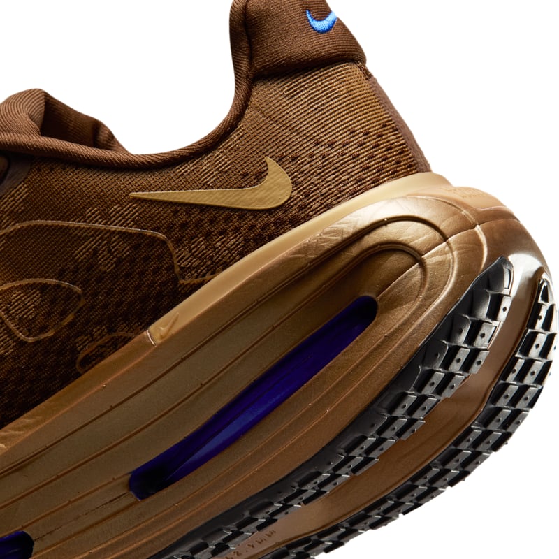 Nike Vomero Premium IQ0028-200 08