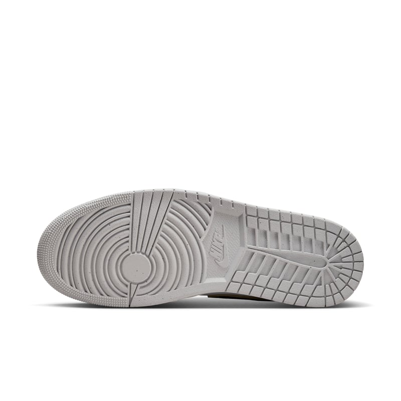 Jordan 1 Low SE FQ7687-300 02