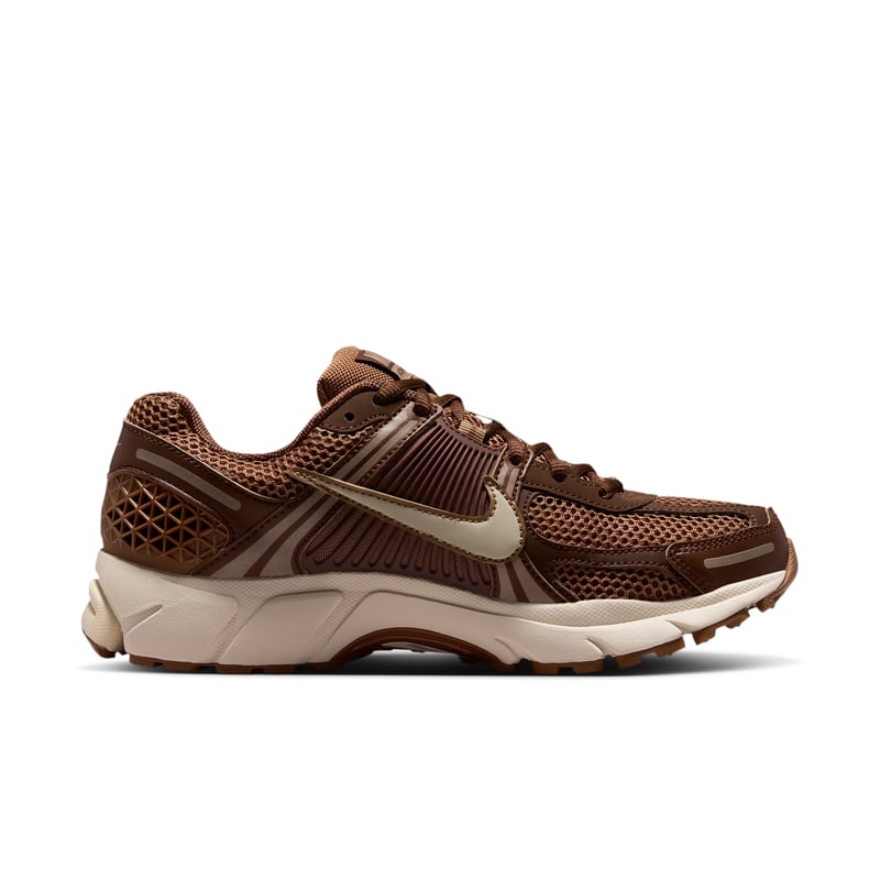 Nike Zoom Vomero 5 trainers "Cacao Wow & Dark Driftwood" | Women | SportStyle | 02 | SPORTSHOWROOM