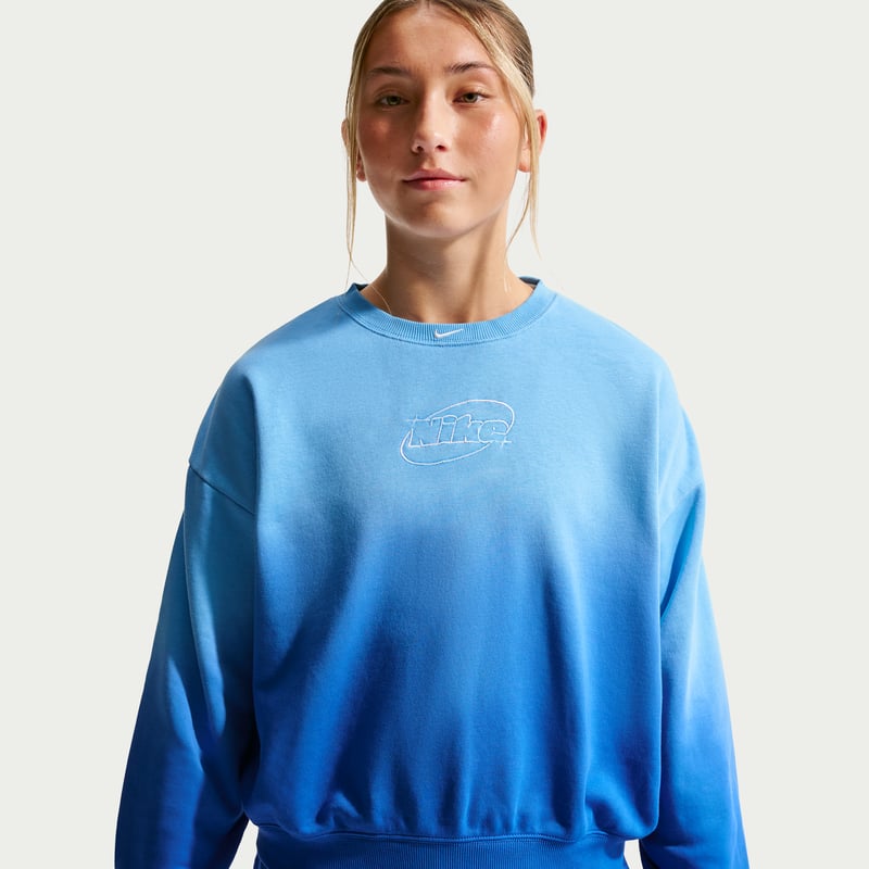 Nike Studio Fleece Lightweight Oversized Graphic Crew Genser "Football Blue & Game Royal" | Barn | | 00 | SPORTSHOWROOM
