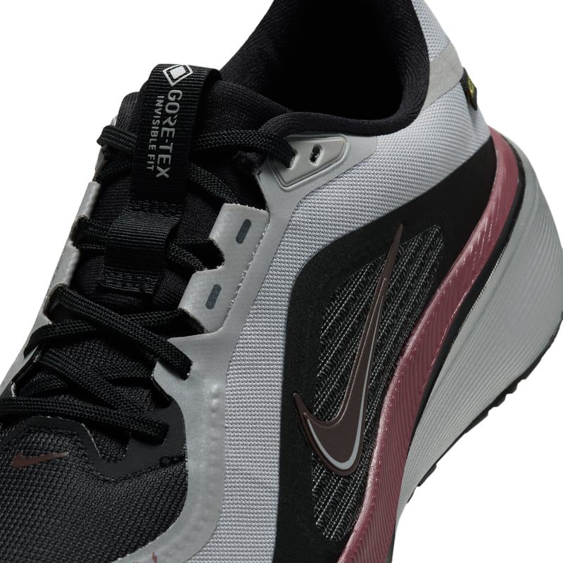 Nike Pegasus 42 GORE-TEX hardloopschoenen "Light Smoke Grey & Pink Smoke" | Dames | Hardlopen | 07 | SPORTSHOWROOM