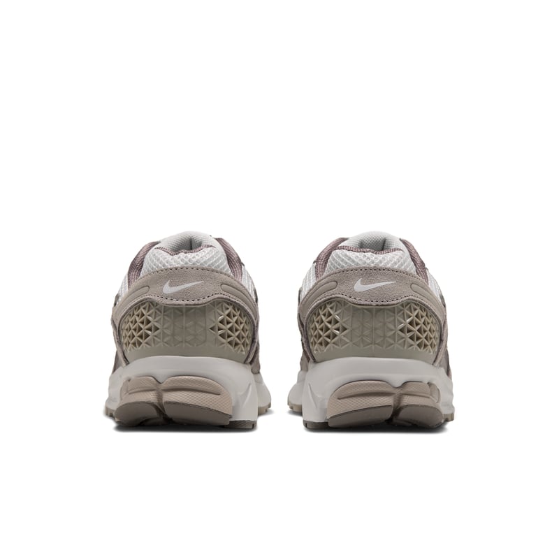 Sneakersy Nike Zoom Vomero 5 "Vast Grey & Enigma Stone" | Kobiety | Sportstyle | 06 | SPORTSHOWROOM
