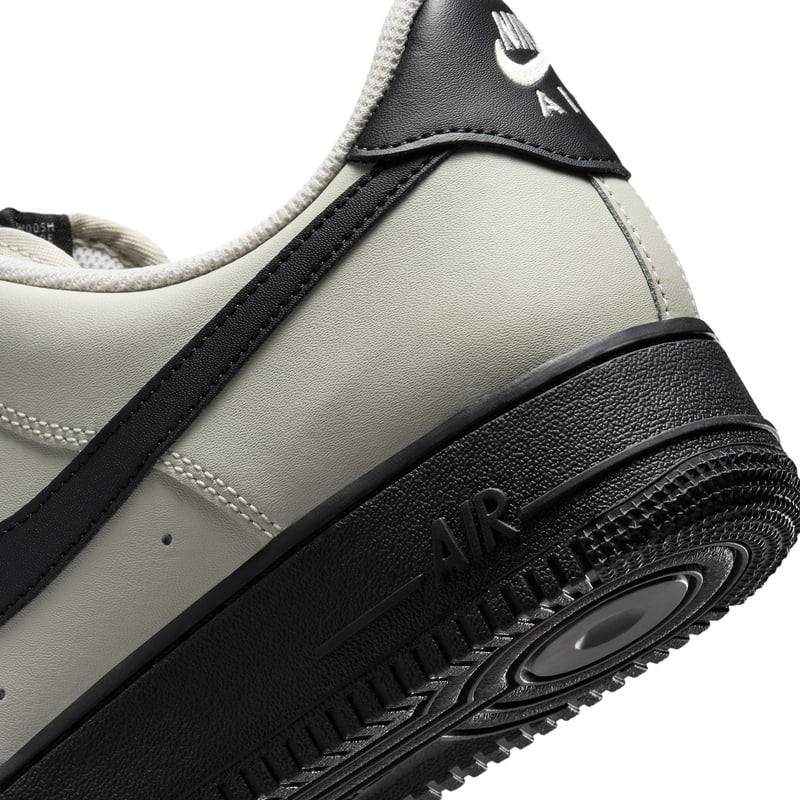 Nike Air Force 1 '07 sneakers "Light Bone & Black" | Heren | Sportstyle | 07 | SPORTSHOWROOM