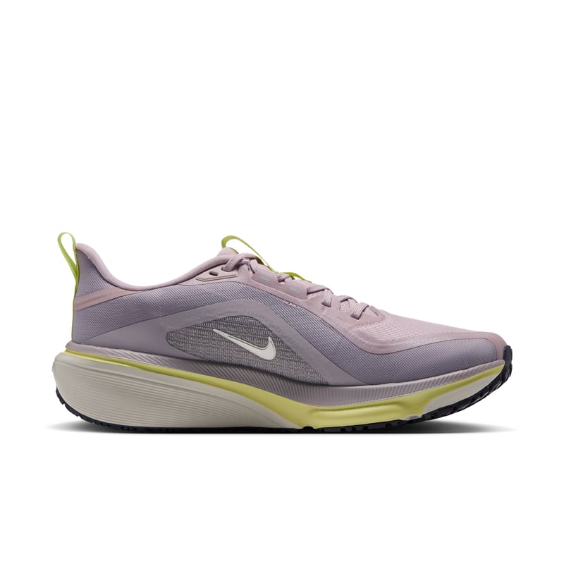 Nike Pegasus 42 GORE-TEX runners "Particle Rose & Silver Lilac" | Women | Running | 03 | SPORTSHOWROOM