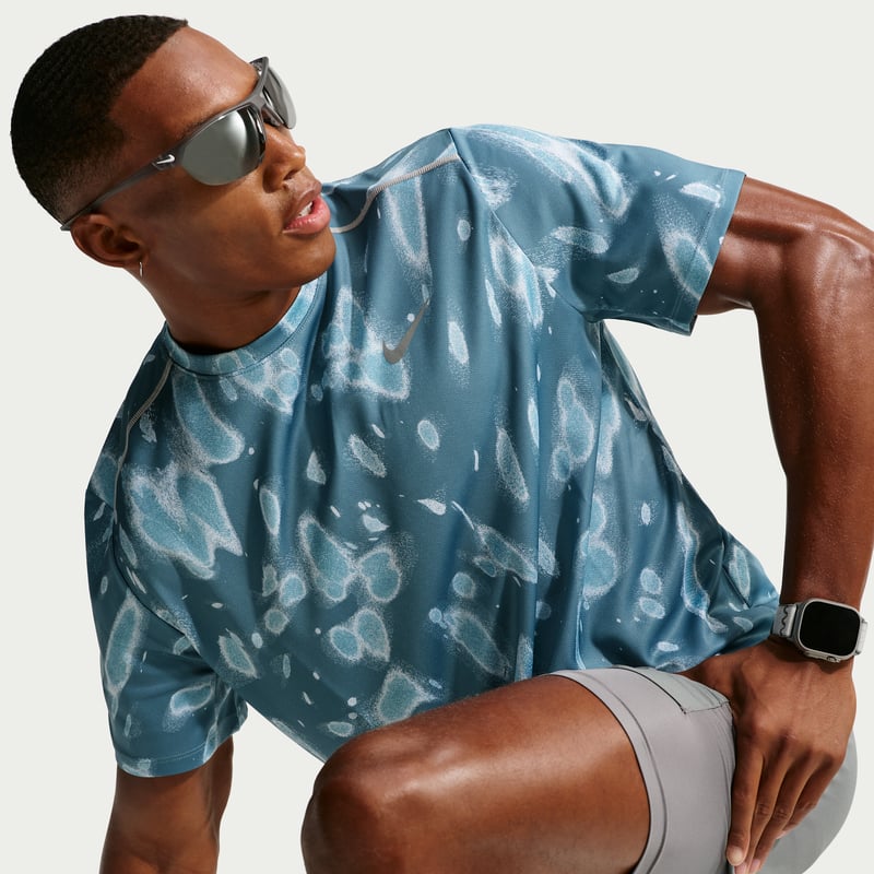 Camiseta Nike Miler Dri-FIT UV "Smoky Blue" | Hombre | Correr | 03 | SPORTSHOWROOM