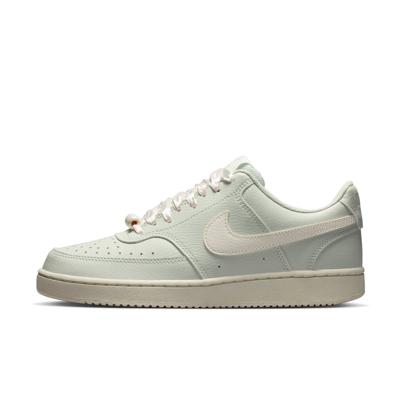 Nike Court Vision Low sneakers "Spruce Aura & Sail" | Kvinnor | Sportstyle | 01 | SPORTSHOWROOM