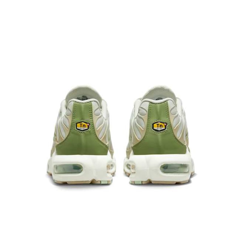 Nike Air Max Plus DX8954-001 06