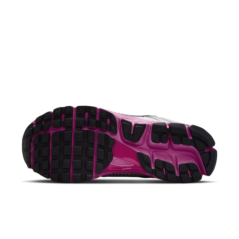 Nike Zoom Vomero 5 trainers "Off Noir & Fire Pink" | Women | SportStyle | 01 | SPORTSHOWROOM
