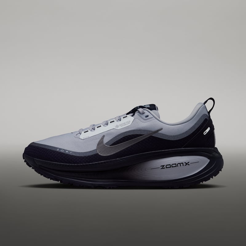 Nike Vomero 18 GORE-TEX løpesko "Football Grey & Metallic Dark Grey" | Herre | Løping | 09 | SPORTSHOWROOM