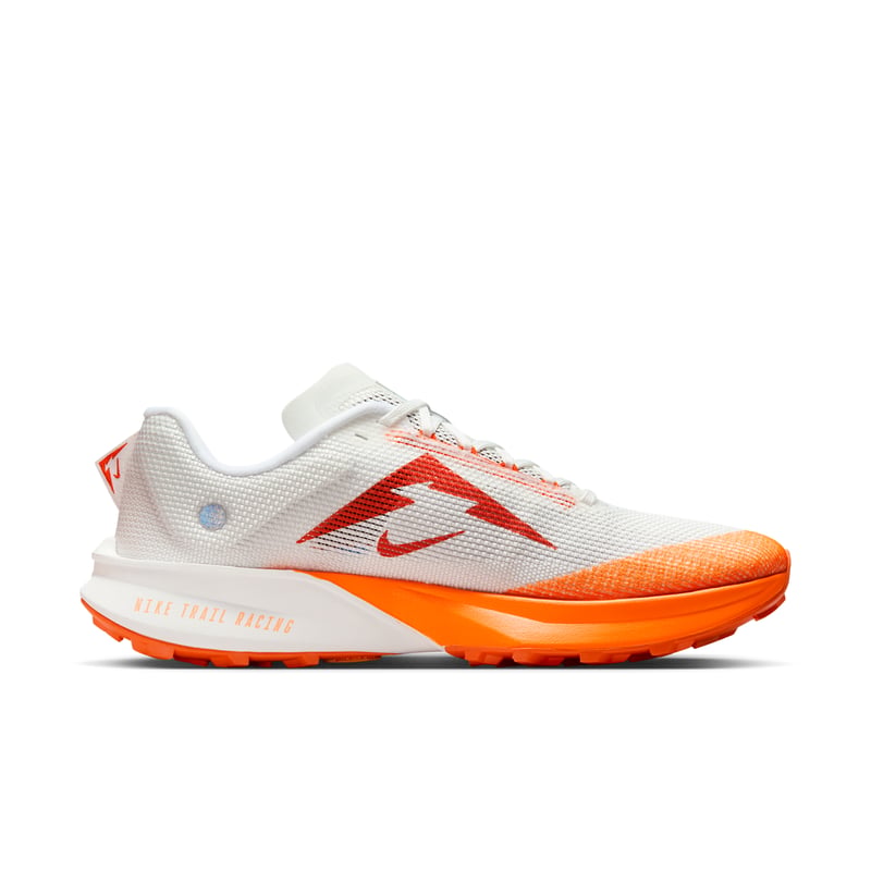 Trailová bežecká obuv Nike Kiger 10 "Photon Dust & Total Orange" | Muži | Vonkajšie | 03 | SPORTSHOWROOM