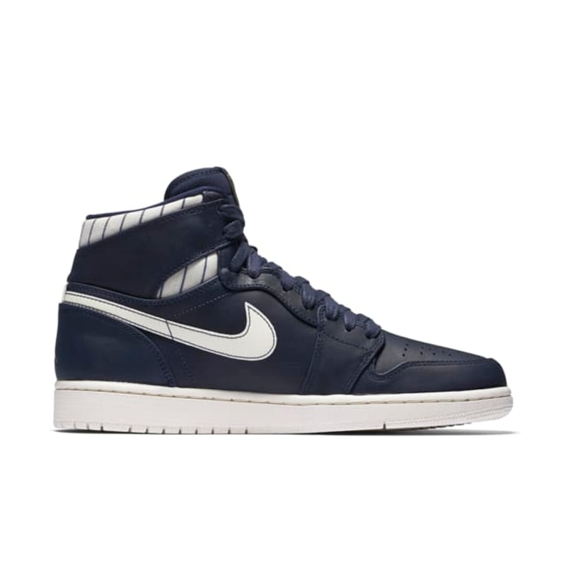 Jordan 1 Retro High x Derek Jeter 715854-402 03