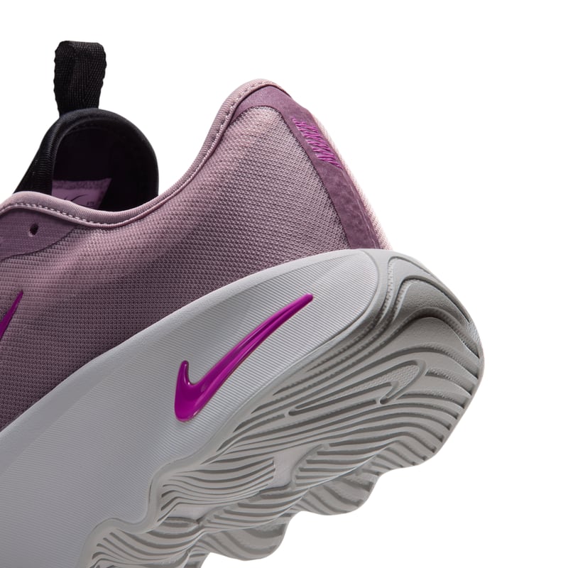 Nike Motiva 2 sko "Plum Fog & Violet Dust" | Dame | Gåtur | 08 | SPORTSHOWROOM