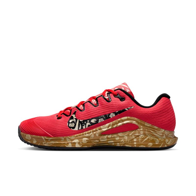 Nike Vapor 12 Clay x Carlos Alcaraz tennis runners "Sport Red & Metallic Gold" | Men | Tennis | 01 | SPORTSHOWROOM