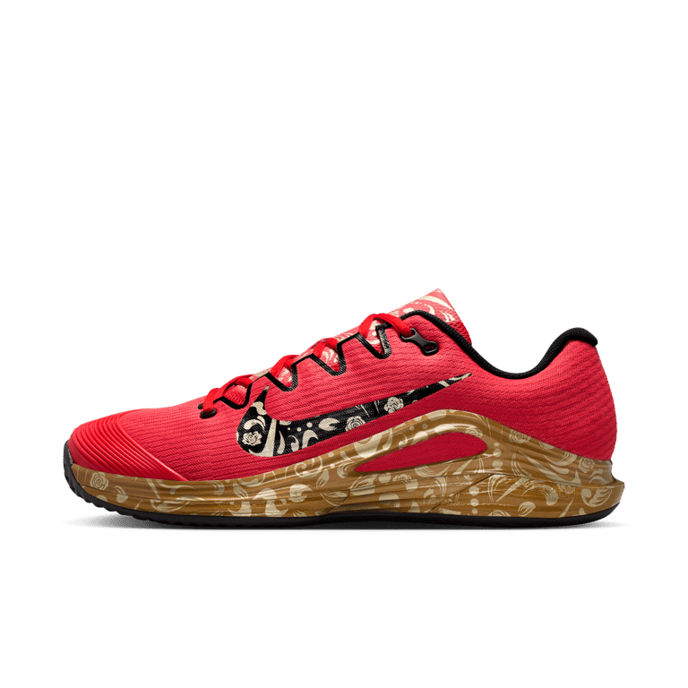 Scarpe da tennis Nike Vapor 12 Clay x Carlos Alcaraz "Sport Red & Metallic Gold" | Uomo | Tennis | 01 | SPORTSHOWROOM