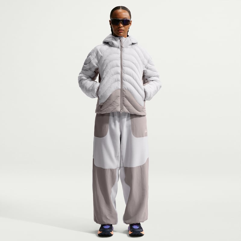 Nike ACG "Lava Flow" Therma-FIT ADV Jakke "Photon Dust & Grey Fog" | Dame | Sportstyle | 04 | SPORTSHOWROOM