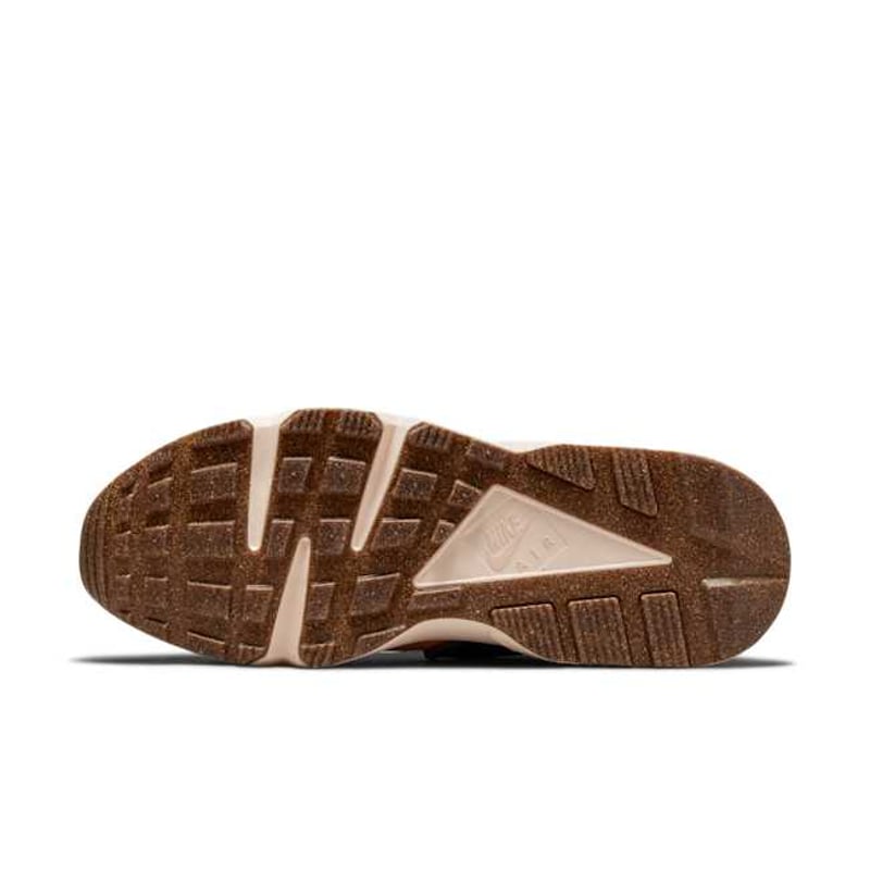 Nike Air Huarache DM6238-800 02