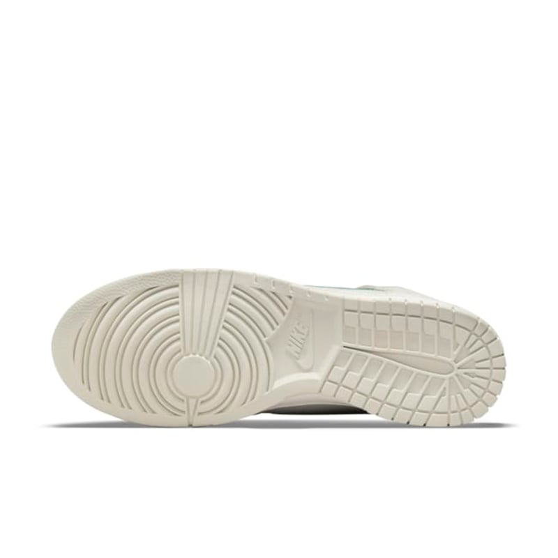 Nike Dunk High SE DH0960-001 02