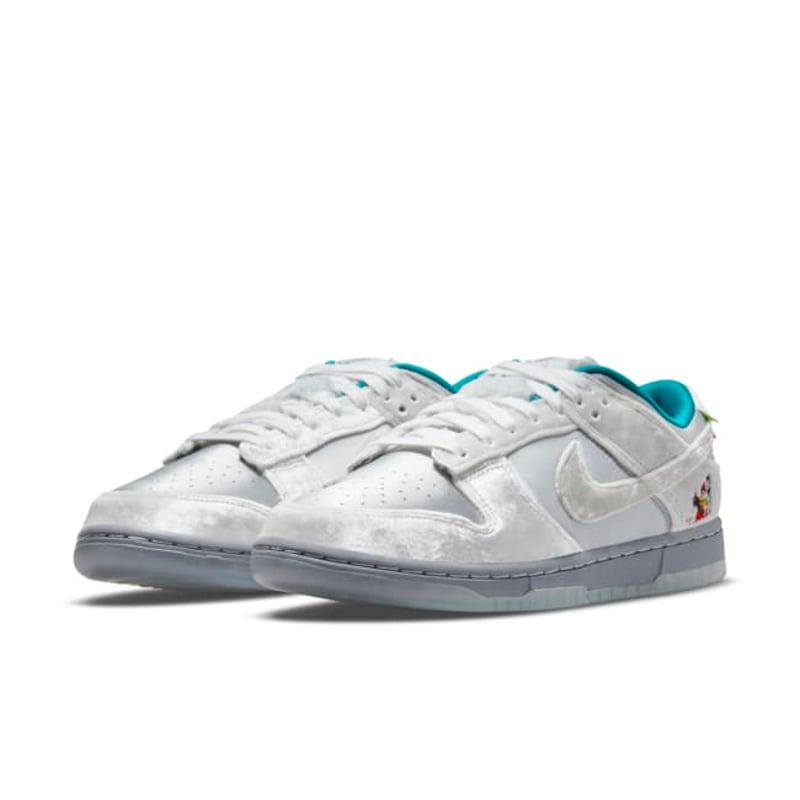 Nike Dunk Low DO2326-001 05