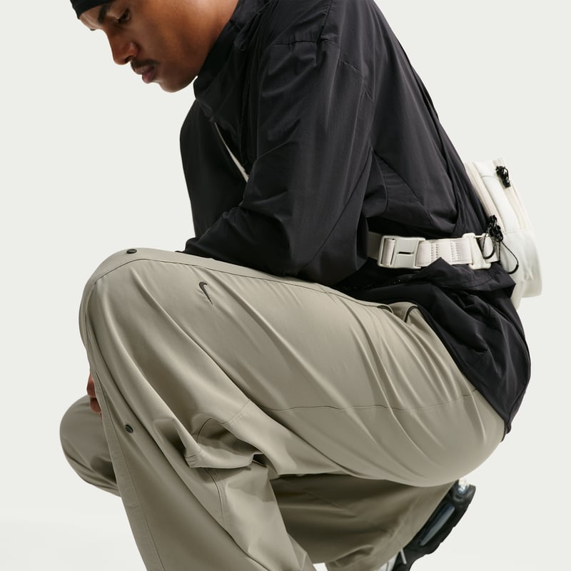 Spodnie Nike Tech Helios Dri-FIT "Light Army" | Mezczyzni | | 03 | SPORTSHOWROOM
