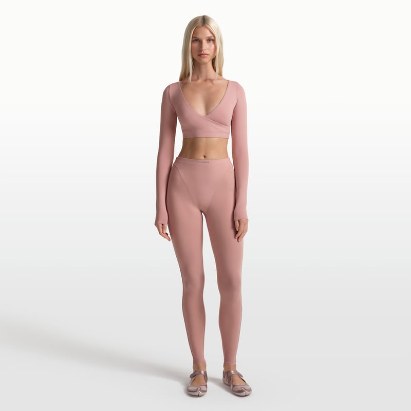 NikeSKIMS Weightless Layers IU8311-662 01