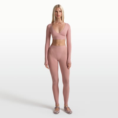 NikeSKIMS Weightless Layers IU8311-662 01