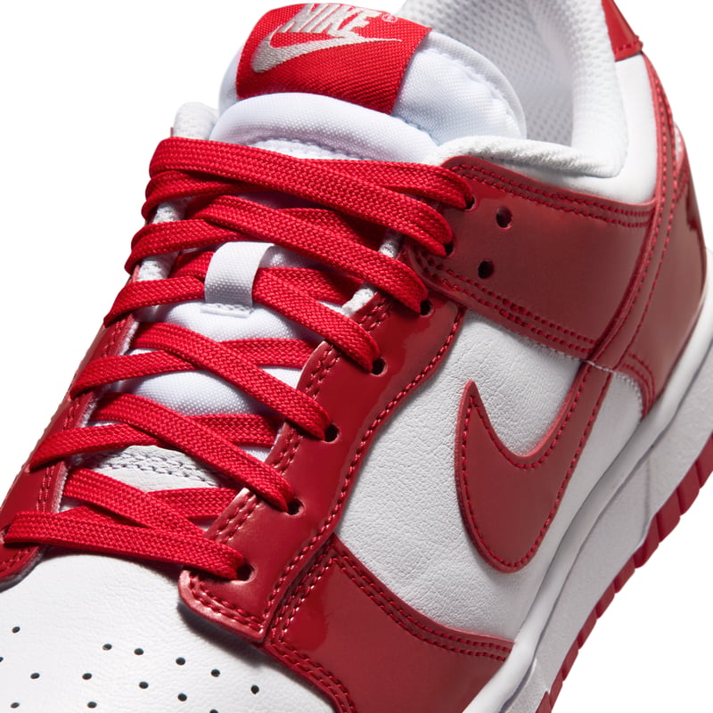 Nike Dunk Low SE ‘Patent’ sneakers "White & University Red" | Dame | Sportstyle | 07 | SPORTSHOWROOM