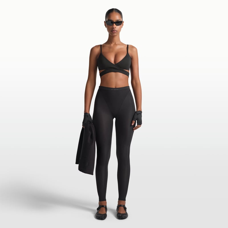 NikeSKIMS Weightless Layers IU8311-054 01