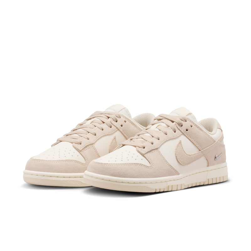Nike Dunk Low Suede sneakers "Pearl White & Pale Ivory" | Dame | Sportstyle | 05 | SPORTSHOWROOM