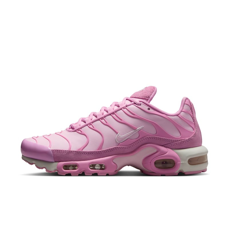 Superge Nike Air Max Plus Suede "Pink Rise" | Ženske | Sportstyle | 01 | SPORTSHOWROOM