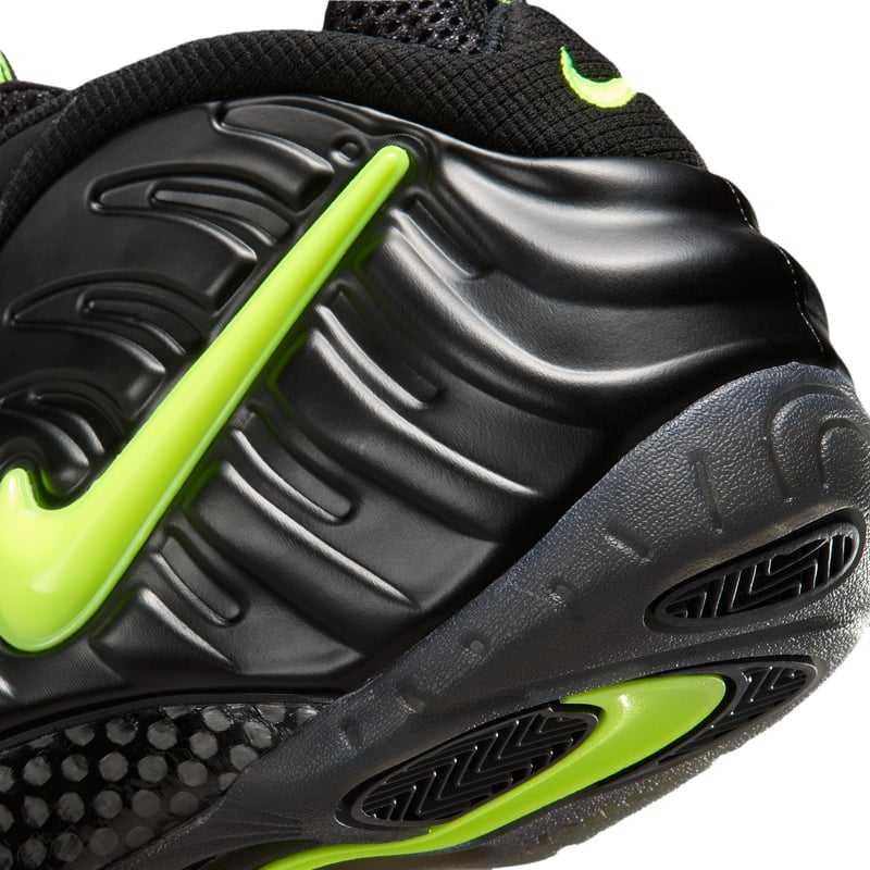 Nike Air Foamposite Pro HF0794-002 08