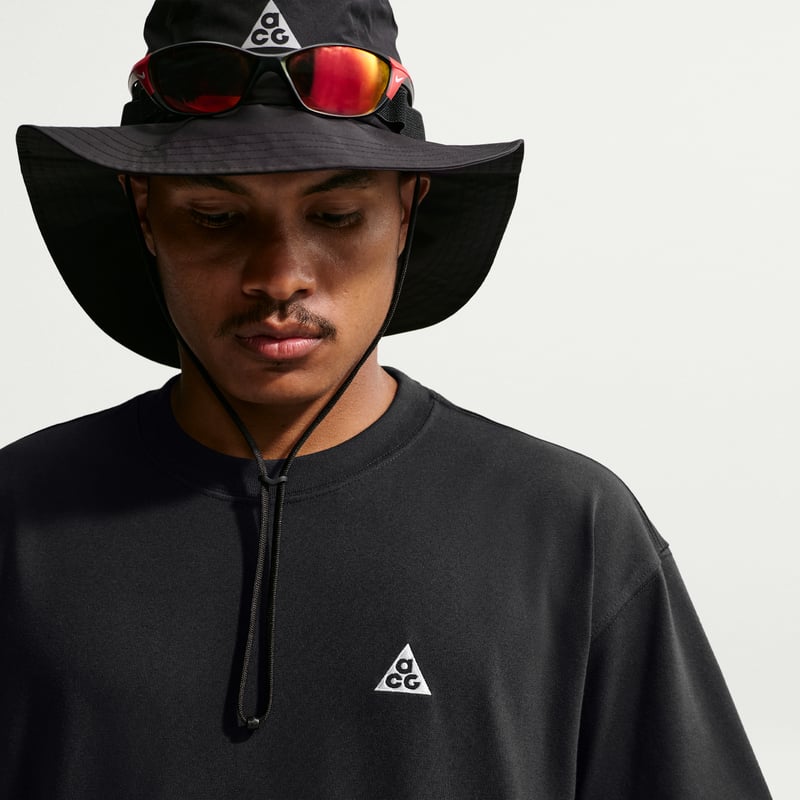 Nike ACG Short-Sleeve DC5356-010 03