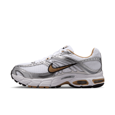 Nike Air Max Moto 2K Sneaker "White & British Khaki" | Damen | Sportstyle | 01 | SPORTSHOWROOM