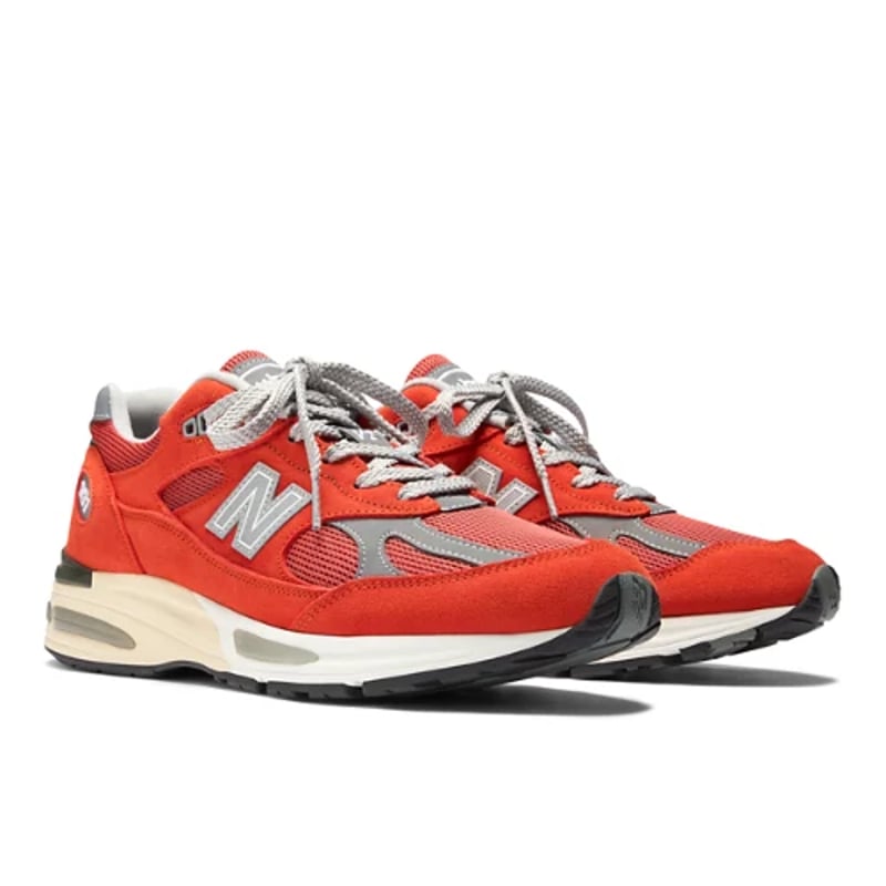 New Balance 991v2 Made in UK sneakerit "Grenadine & Fire Whirl" | Miehet & Naiset | Sportstyle | 02 | SPORTSHOWROOM