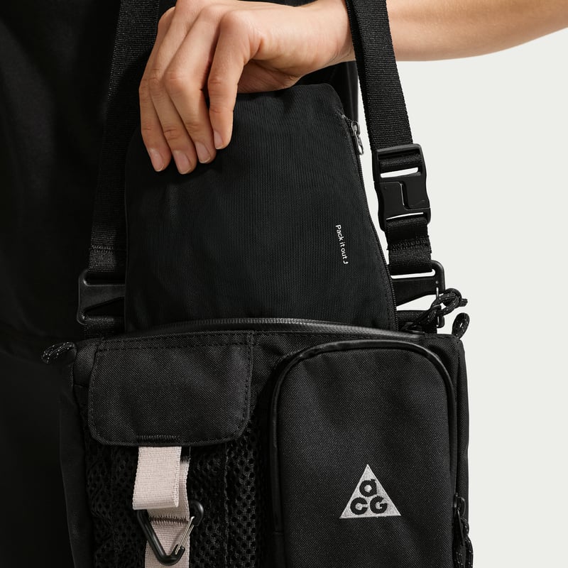 Top Nike ACG "Black" | Mujer | Aire Libre | 08 | SPORTSHOWROOM