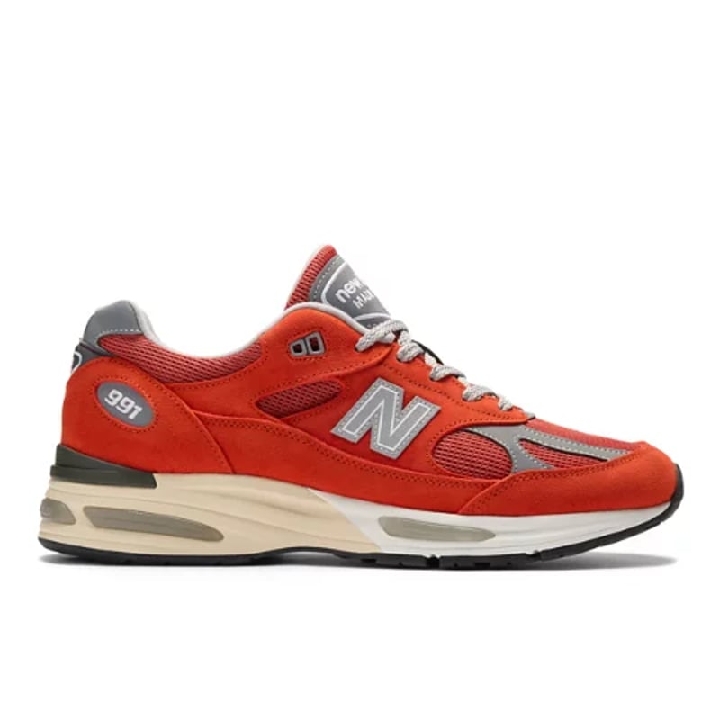 New Balance 991v2 Made in UK sneakerit "Grenadine & Fire Whirl" | Miehet & Naiset | Sportstyle | 00 | SPORTSHOWROOM